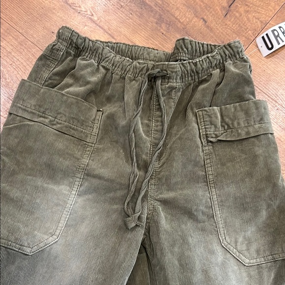 Urban Outfitter NWT Green Corduroy Wide-Leg Pants - Picture 4 of 7